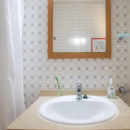 Apartment A27 - Secluded 2 Minutes From The Center