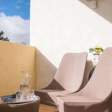 Apartment A27 - Secluded 2 Minutes From The Center